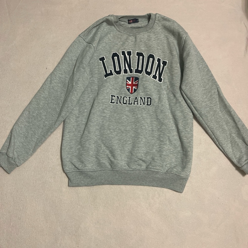Unisex Grey London sweatshirt, thick material size M. Straight out of London!